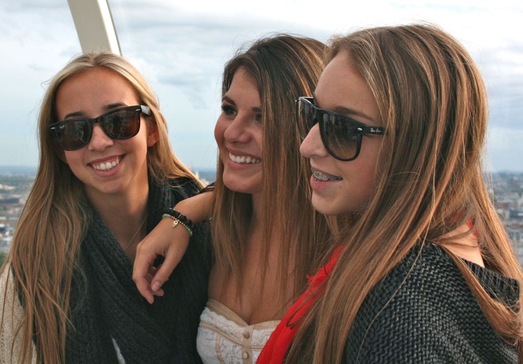 sweet young friends in London ~ HeyGirlfriend.Net
