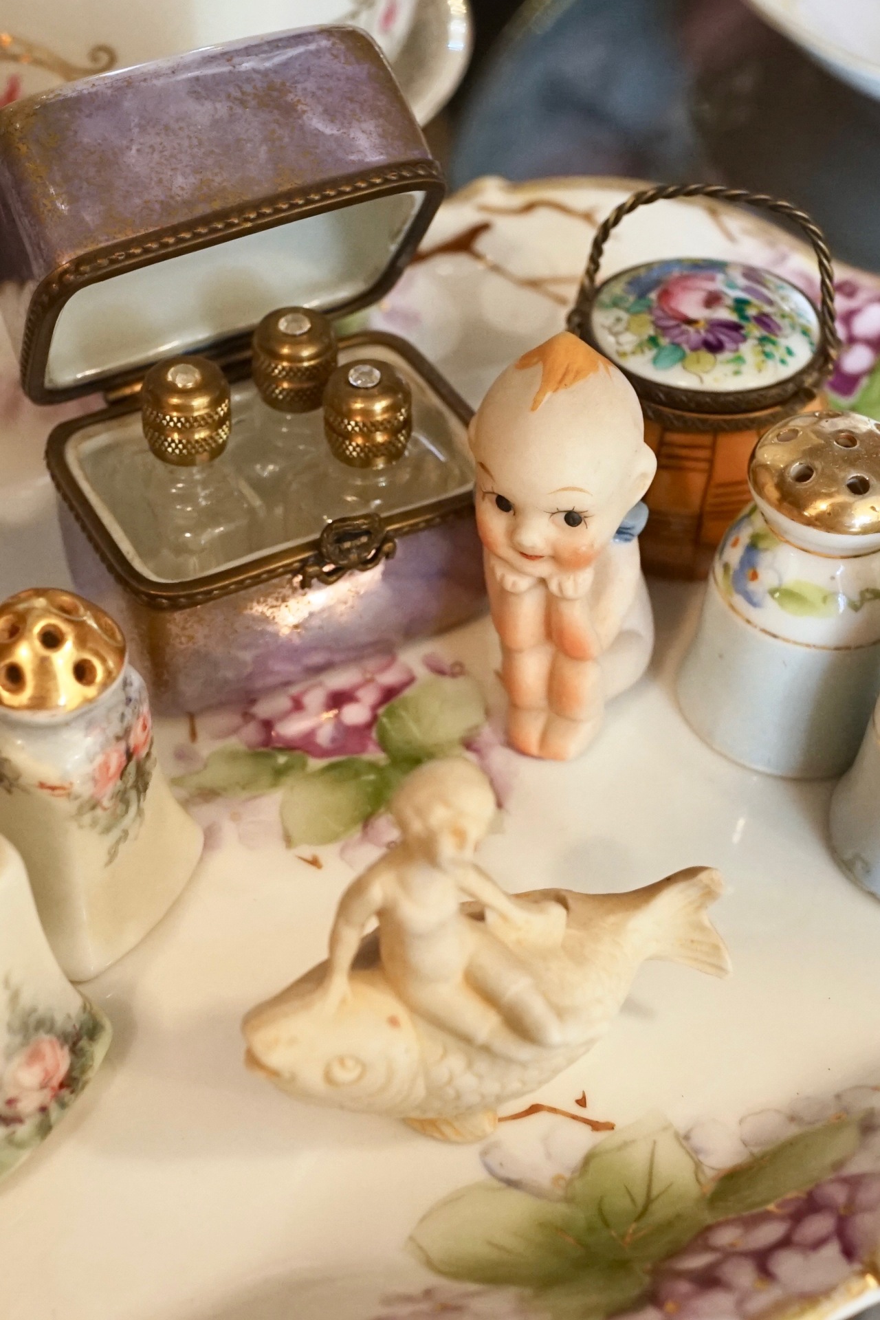 Collection of porcelain trinkets