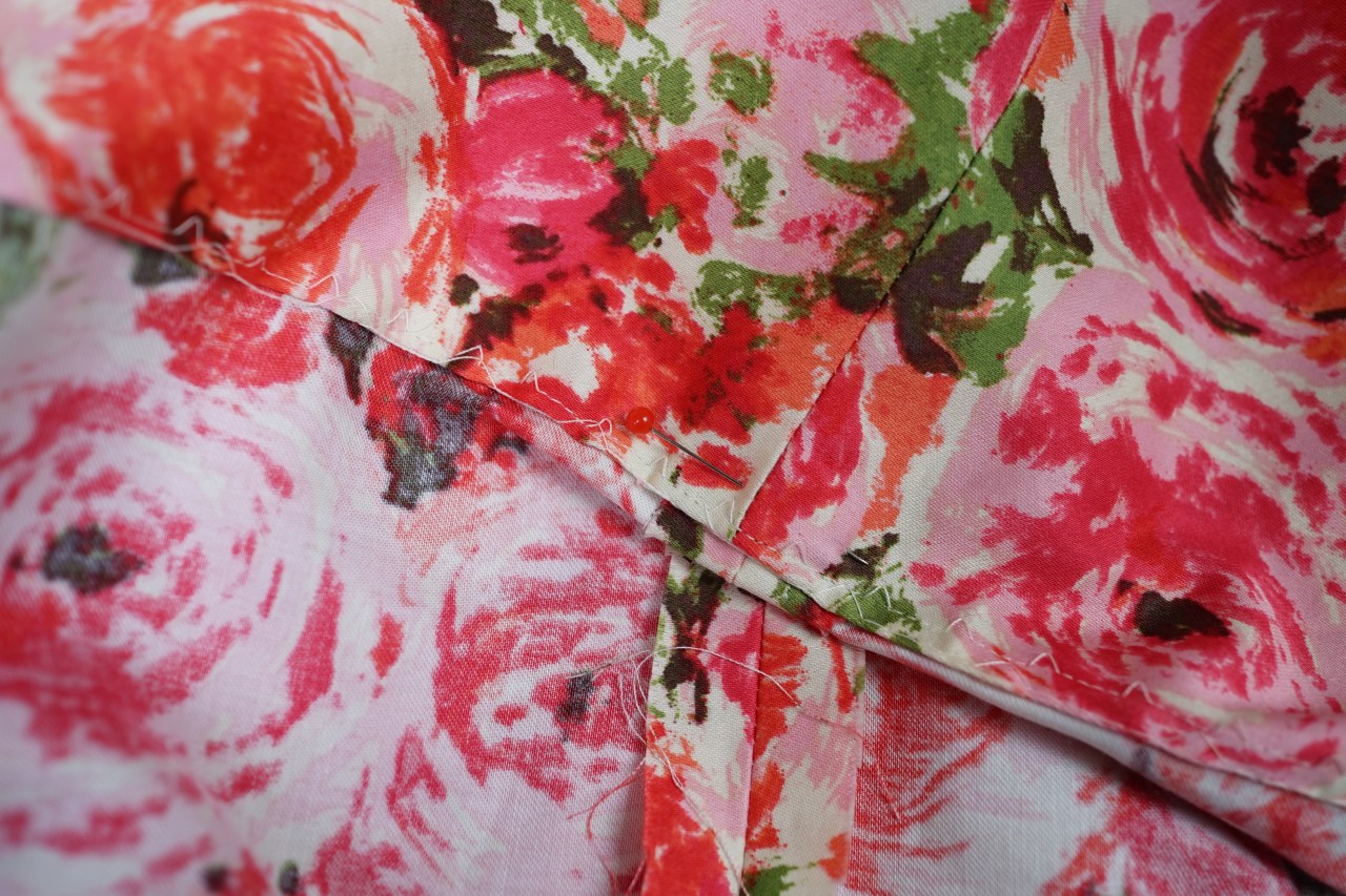 red glass head straight pin