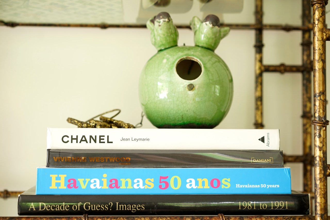 Fashion-Books-on-Display