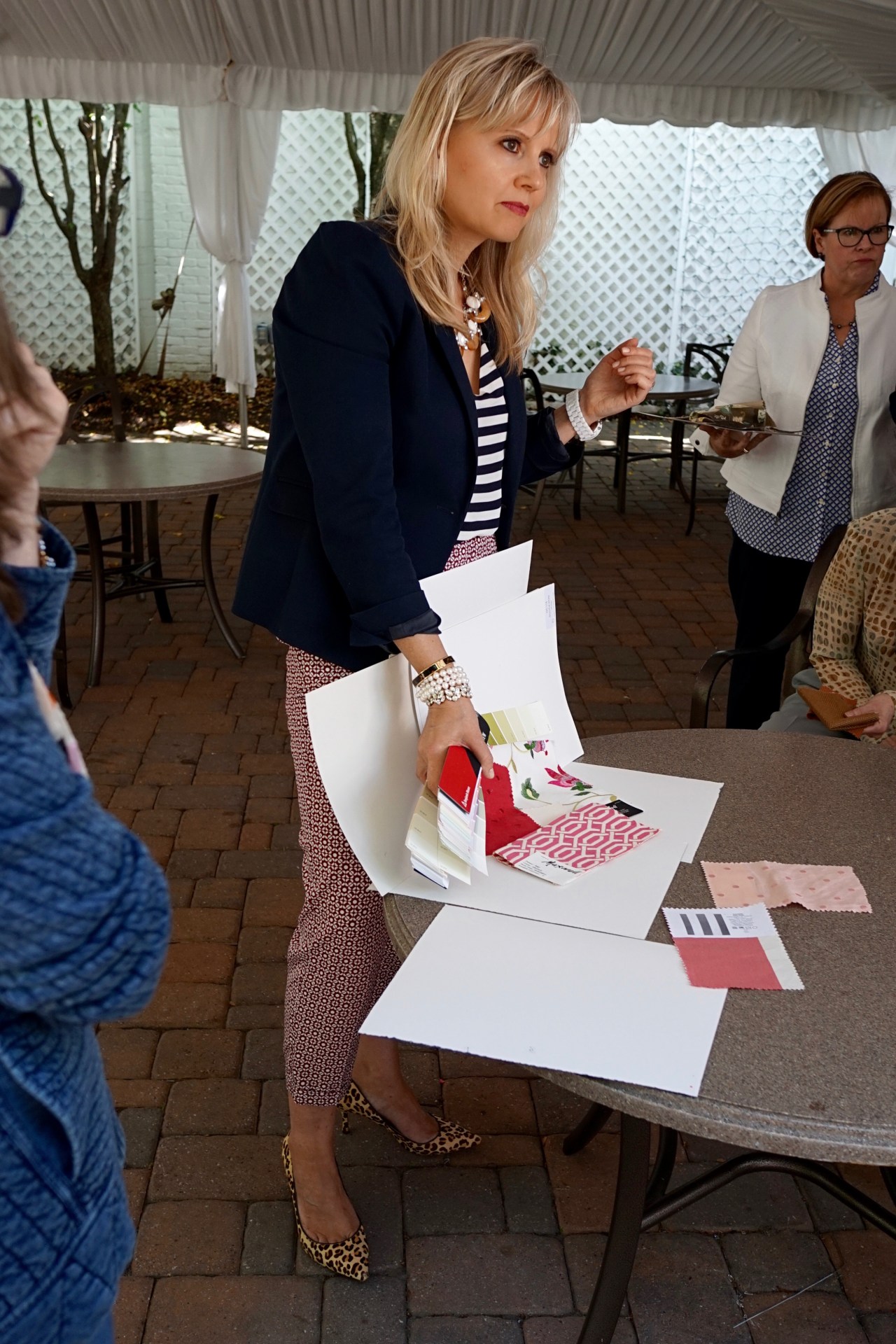 Maria-Killam-reviewing-class-color-exercises